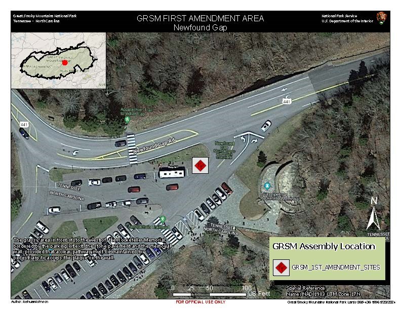 Newfound Gap 1st Amendment Area map. Red diamond in white square in grassy area in front (west) of Rockefeller Memorial, bordered by parking exit, stone pavement and memorial wall. Road & cars seen on map. Inset park map in corner. Scale: 100 ft