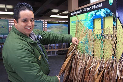 Ranger JZ adds to a ti leaf cape, the ahu Lā‘ī