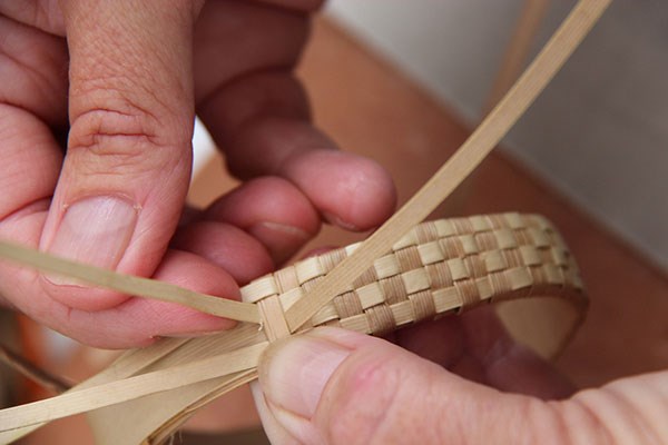 Weaving a lauhala bracelet