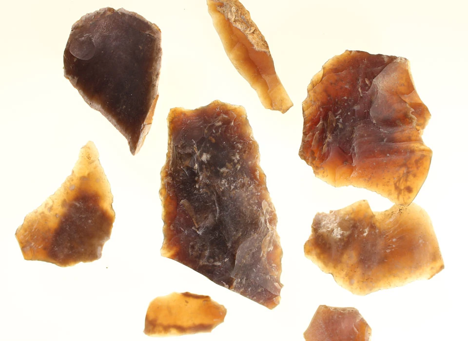 KnifeRiver Flint 2 Several large and small pieces of brown, opaque flint rock with jagged edges all around