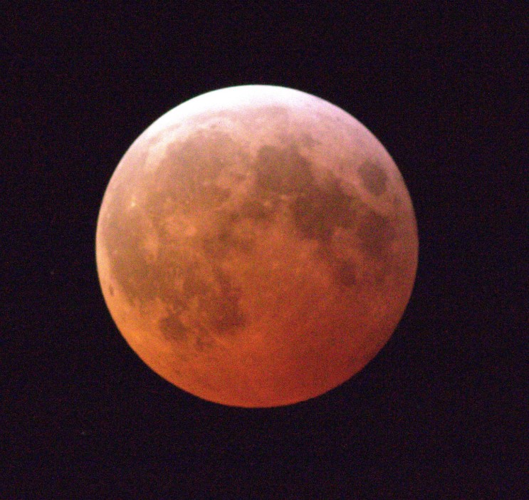 Image of the Moon looking orange (totally eclipsed - Image of the Moon looking orange (totally eclipsed -