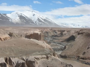 Knife Creek dissects the ash and pumice of the Valley of Ten Thousand Smokes.