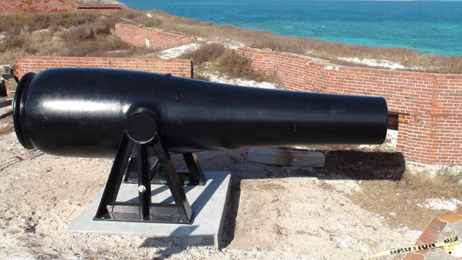 Mounted 25-ton Rodman gun