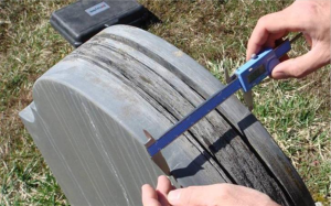 Measuring the gaps of delamination.