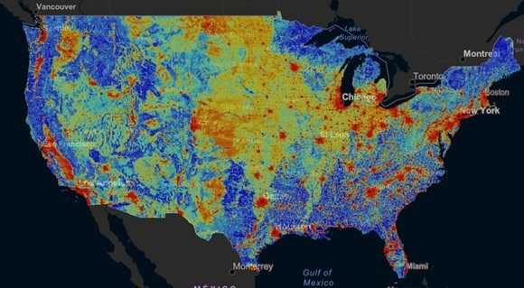 Map of the USA, excluding Alaska and Hawaii that shows light and noise pollution risks for mammals