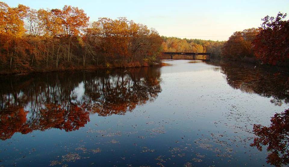 Quinebaug River reflecting autumn leaves on the water