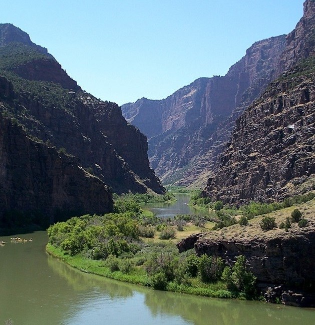 The Green River winds through the fossil-bearing rocks of Dinosaur National Monument.