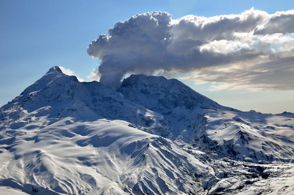 Prehistoric And Historic Eruptions Volcanoes Craters Lava Flows U