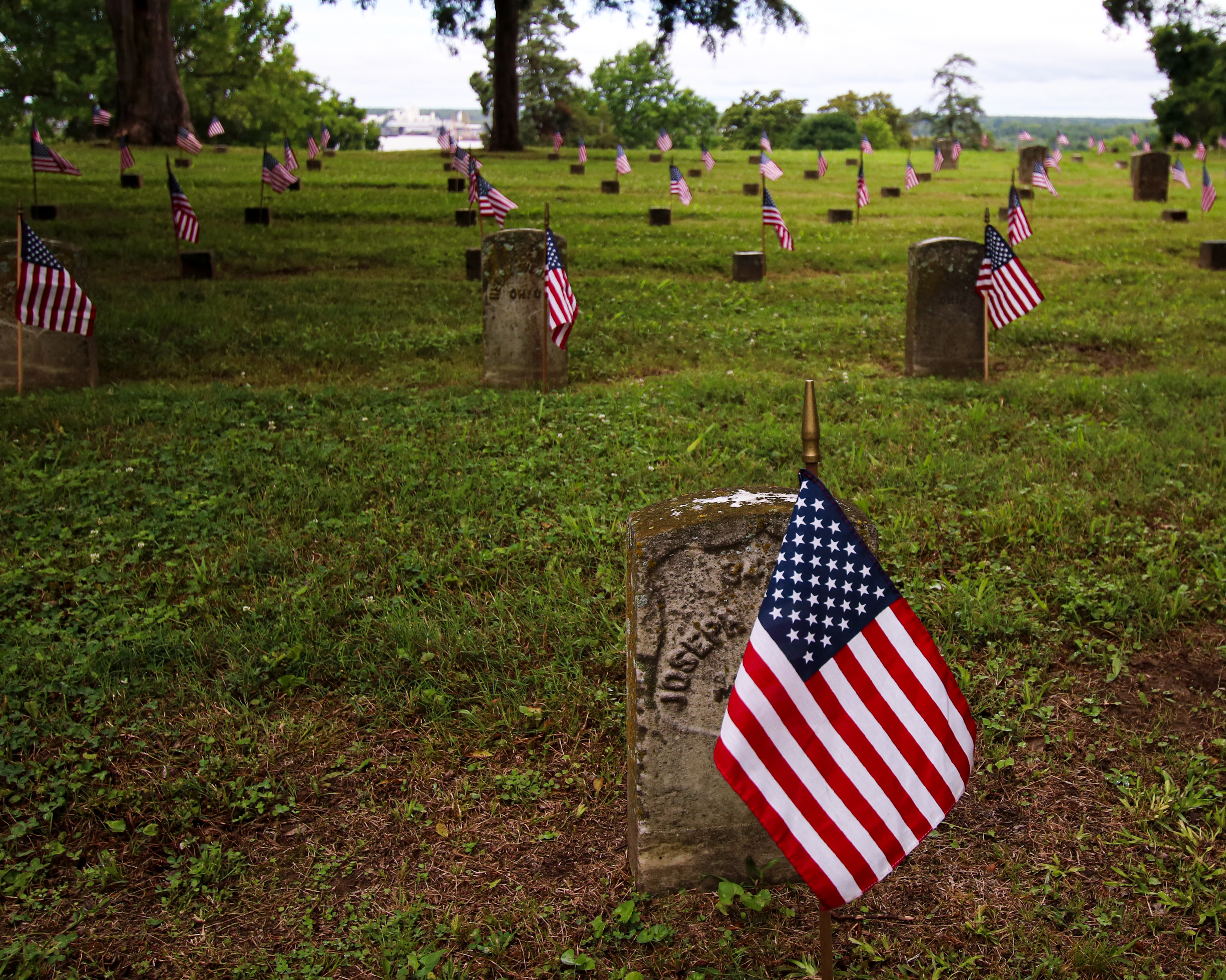 American flags placed next to headstones