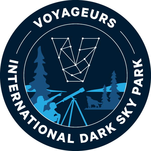 Voyageurs dark sky logo