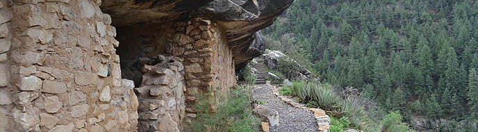 Cliff dwelling on the Island Trail