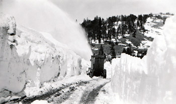 Snogo rotary snowplow clearing Dunraven Pass, May 24, 1933. Superintendents Monthly Narrative Report, May 1933, Yellowstone Research Library.