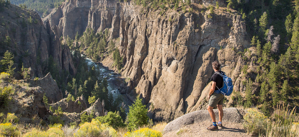 Day Hiking Guides - Yellowstone National Park U.S 