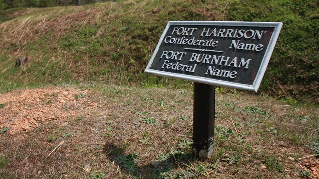 Historical marks for earthworks at Fort Harrison